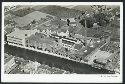 606070 Luchtfoto van de fabrieken van de Utrechtse Machinale Stoel- en Meubelfabriek U.M.S. Pastoe (Rotsoord 3) te ...